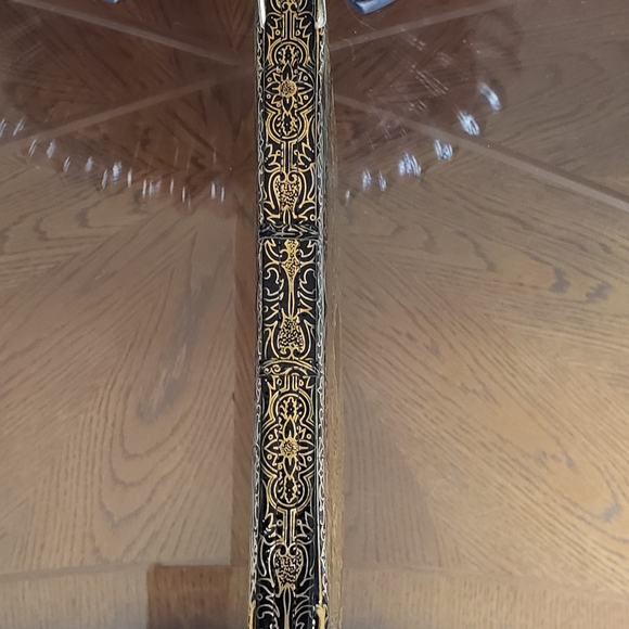 Elegant Black and Gold Clutch - Picture 15 of 15